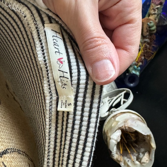 Hearts hiss size small - Picture 2 of 2